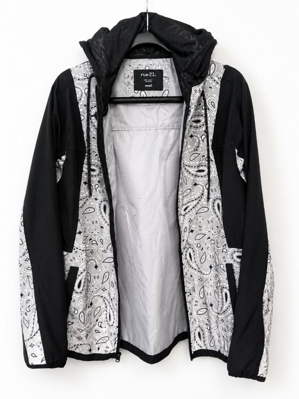 Rue21 Black & White Paisley Zip-Up Hoodie Jacket Women's Size Small